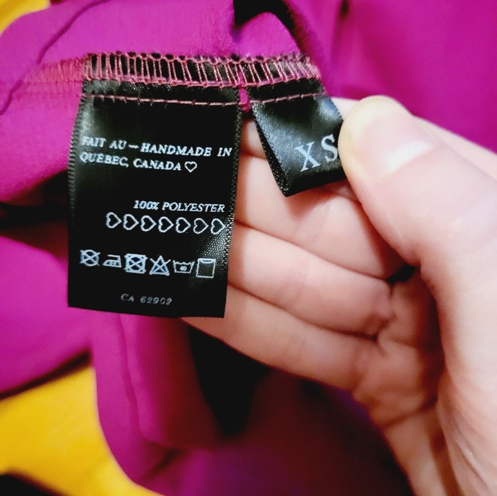 SOLD 🇨🇦 NWOT classy magenta top - Picture 4 of 7